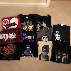 Graphic tee bundle / lot